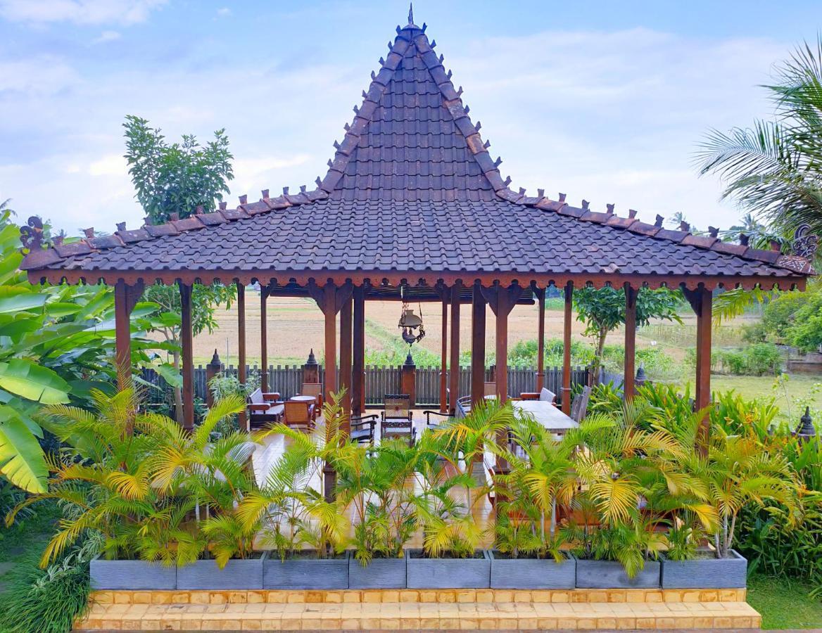 The Amrta Borobudur Muntilan Luaran gambar